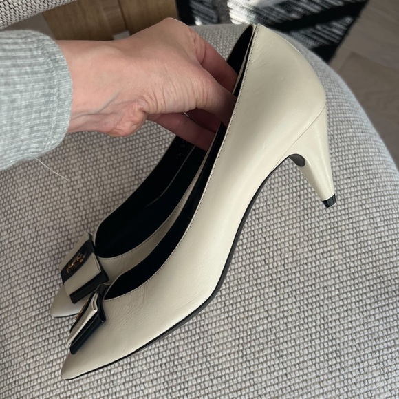 Saint Laurent YSL Anais Bow Pumps in Cream - Picture 3 of 8